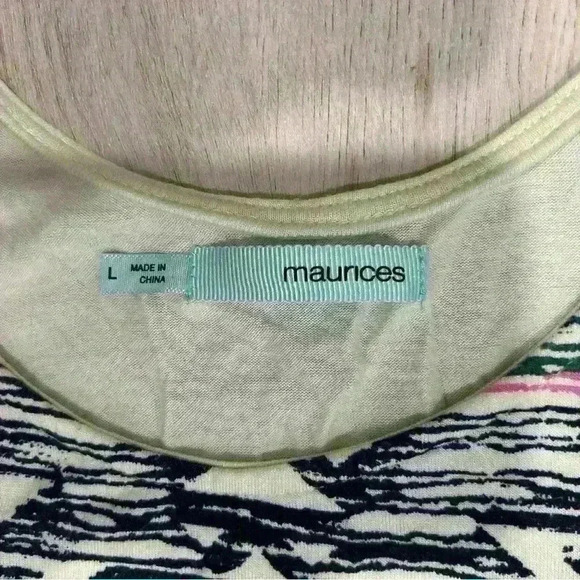 Maurices Abstract Aztec Print Short Sleeve Shirt Scoop Neck Lace Trim Top Size L - Picture 2 of 7